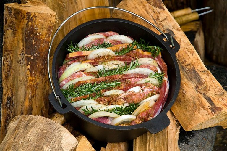 Schichtfleisch im Dutch Oven Bärenfeuer Kochschule